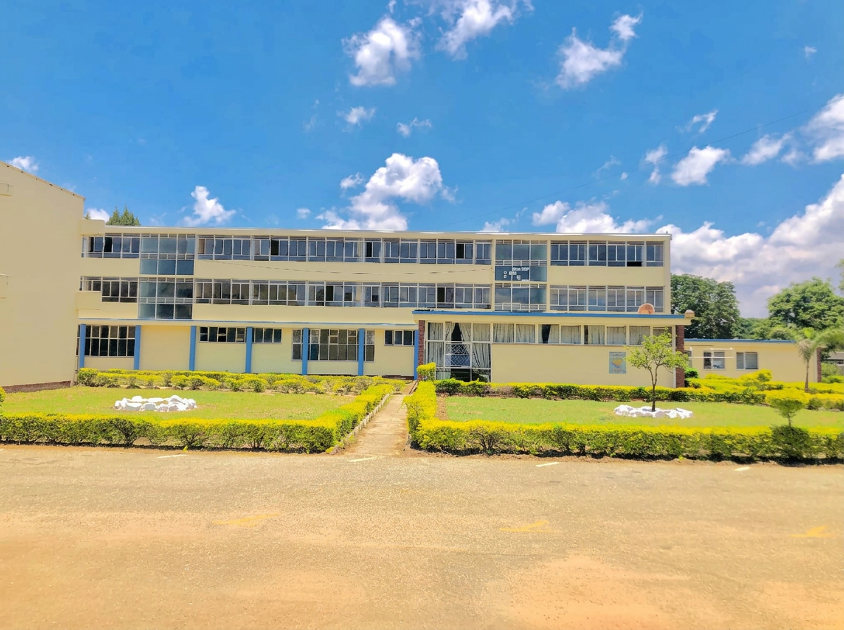 Three-storey classroom block with hedged gardens